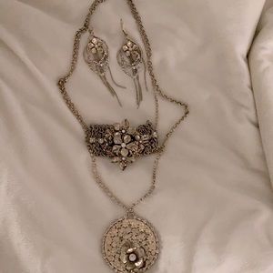 Women’s accessories